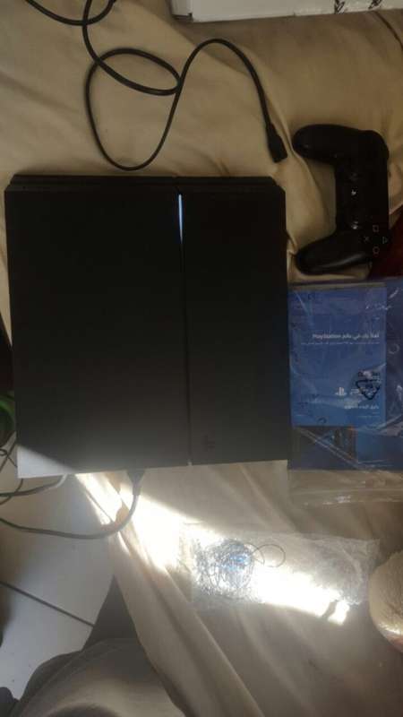 Sony Playstation 4 500 gig with box and accessories